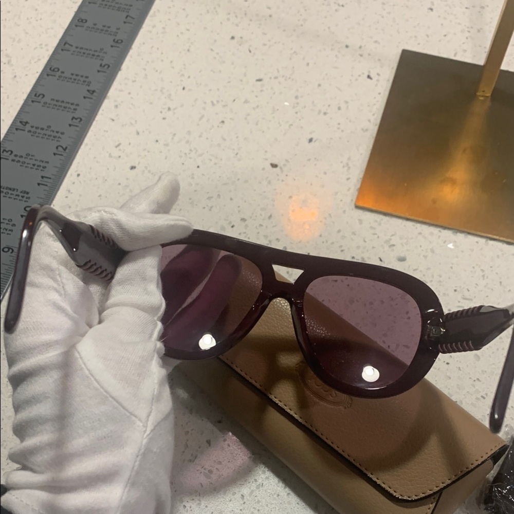 Tod's Sunglasses and Tan Leather Case - Picture 6 of 6